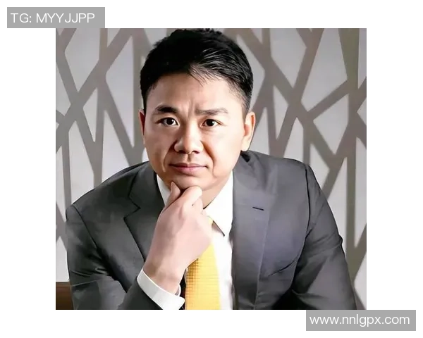 足球明星谜团揭晓 揭示神秘人物背后的传奇故事与辉煌成就