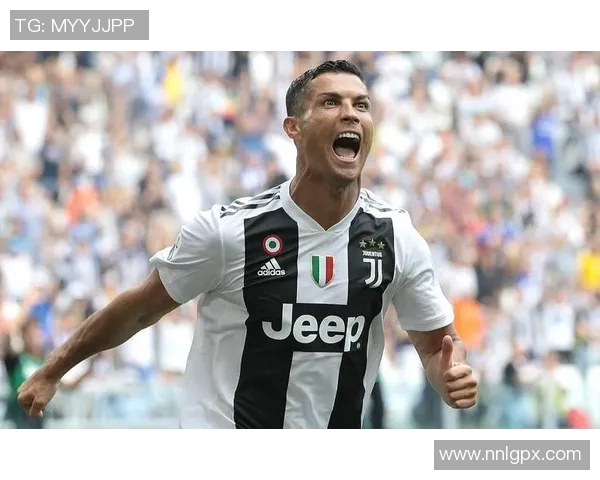 《从球场到星光：一名普通足球少年逆袭成世界级球星的传奇人生》