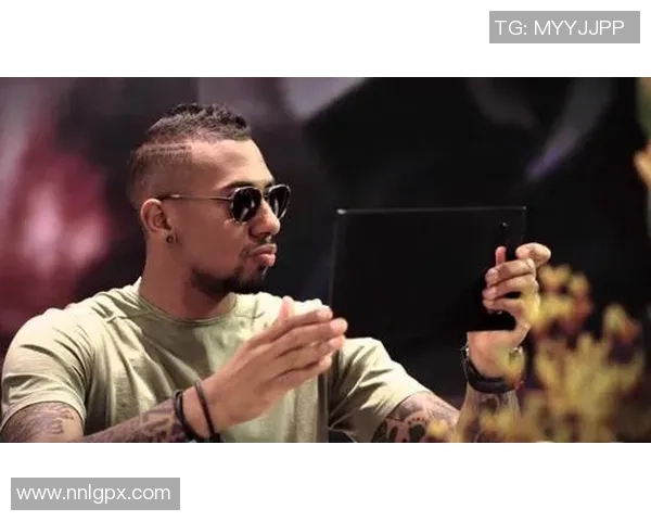 戴圆眼镜的足球明星揭秘 他们的场上表现与个性魅力